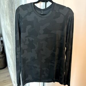 LULULEMON MENS LONG SLEEVE TECH TEE BLACK CAMO -WORN ONCE GREAT CONDITION!